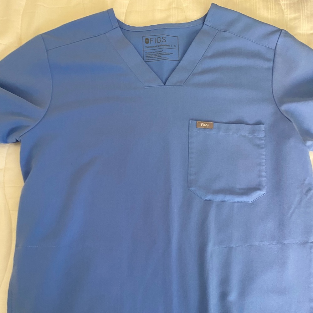 FIGS men’s scrubs